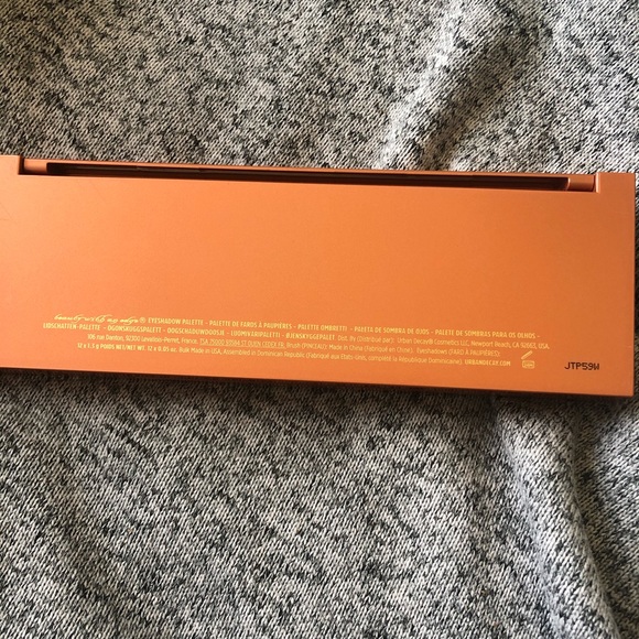 Urban Decay Naked Heat Palette - Picture 4 of 5